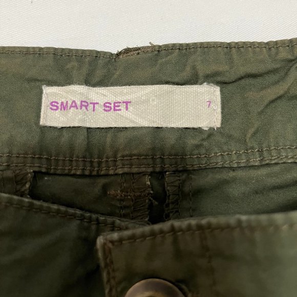 Smart Set Green shorts size 7 - Picture 4 of 4